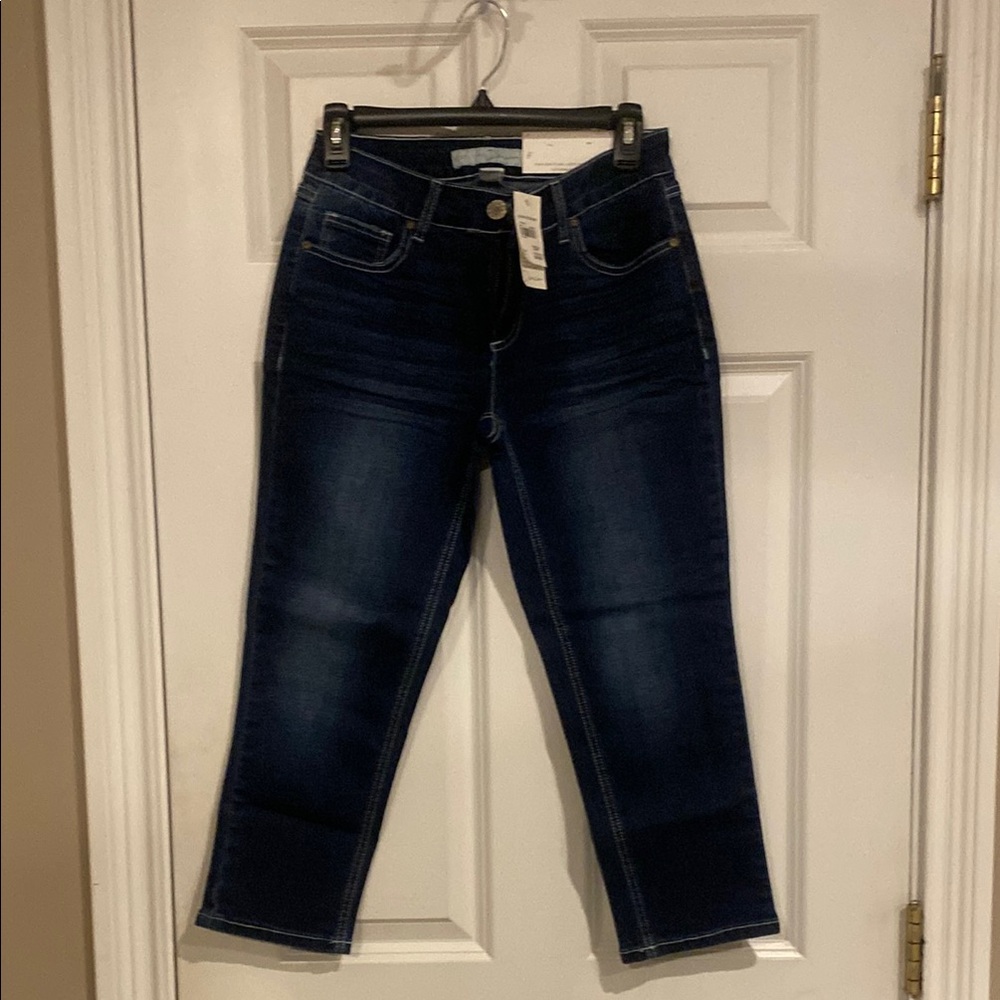 Blue Ankle Cropped Jeans with Modern Wash